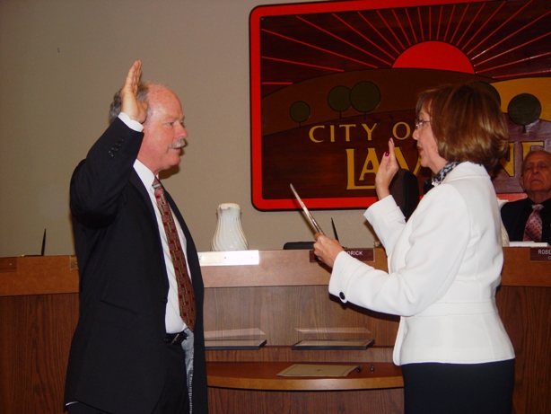 Don Kendrick is sworn in by city clerk Evelyn C. Clark. 